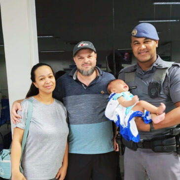 Mais um bebê engasgado com leite materno é salvo por Policiais Militares